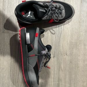 Like new Puma sneakers.